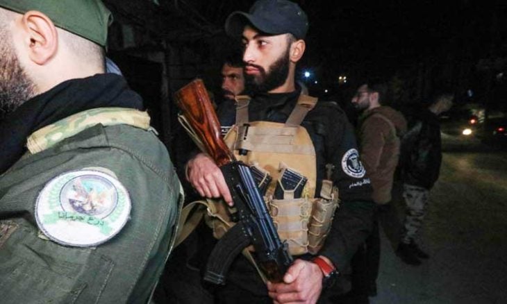 عناصر من قوات الأمن السورية أثناء انتشارهم في مدينة جرمانا