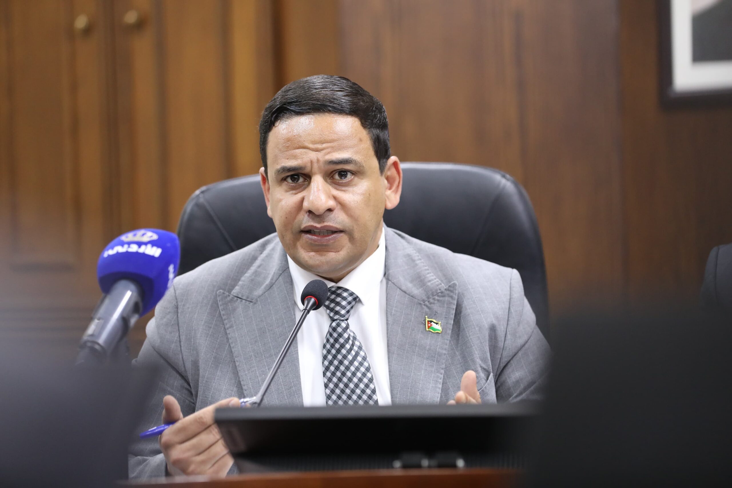 النائب الدكتور أيمن أبو هنية